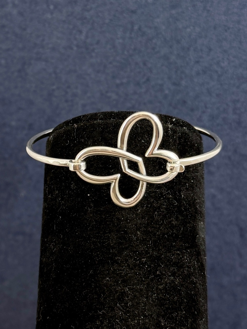 JAMES AVERY Sterling Silver Two 2 Hearts Open Loop Butterfly Hook-on Bracelet S